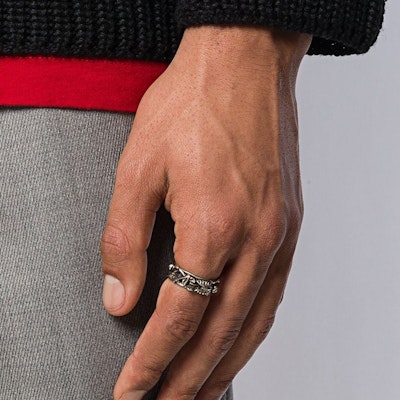 Alexander McQueen Dancing Skeleton Brass Skull Ring Silver Accessory 575539J160Y Purchase Alexander McQueen Dancing Skeleton Brass Skull Ring Silver Accessory 575539J160Y