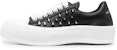Alexander McQueen Deck Plimsoll Low 'Black Studded' Hitam Bertatahkan. 705810-WHT9K-1081