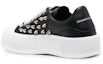 Lookbook Alexander McQueen Deck Plimsoll Low 'Black Studded' Hitam Bertatahkan. 705810-WHT9K-1081