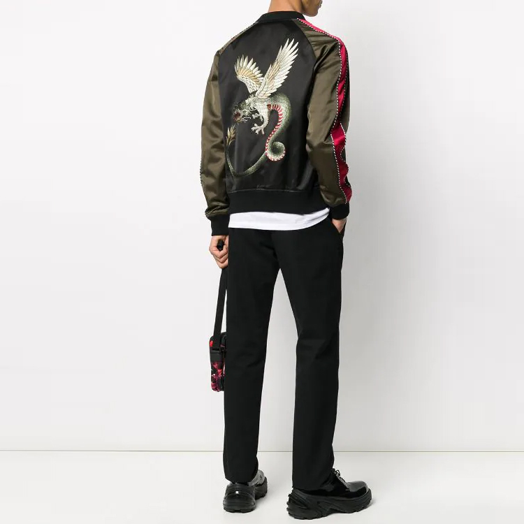 Purchase Chaqueta Bomber Negra Alexander McQueen Bordada con Dragón 608719-QOR94-1000