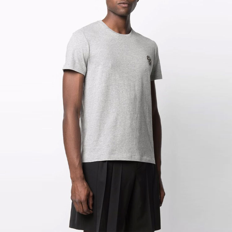 Shop 알렉산더 맥퀸 FW21 그레이 스컬 아플리케 크루넥 티셔츠. 662486-QRX04-1401