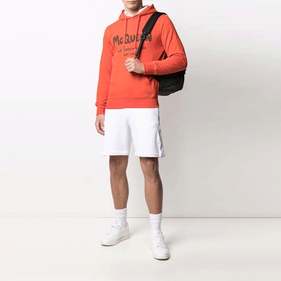 Alexander McQueen FW21 Logo Print Hoodie Oren untuk Lelaki. 665401-QRZ71-0909 Lookbook Alexander McQueen FW21 Logo Print Hoodie Oren untuk Lelaki. 665401-QRZ71-0909