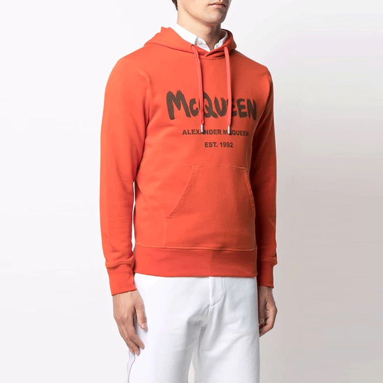 Purchase Alexander McQueen FW21 Logo Print Hoodie Oren untuk Lelaki. 665401-QRZ71-0909