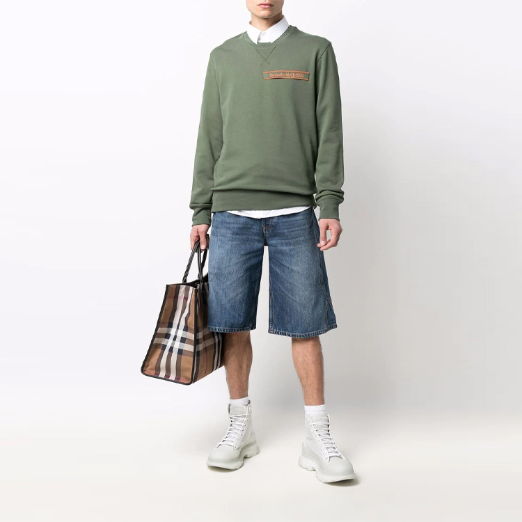 Lookbook Alexander McQueen FW21 Mid-Rise Knee-Length Denim Shorts Blue 677779-QSY66-4001