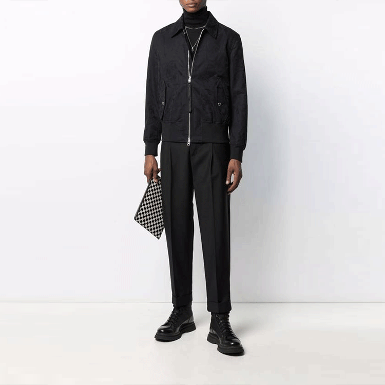 Lookbook Alexander McQueen FW21 Solid Black Zipper Jacket. 662319-QRS21-1000