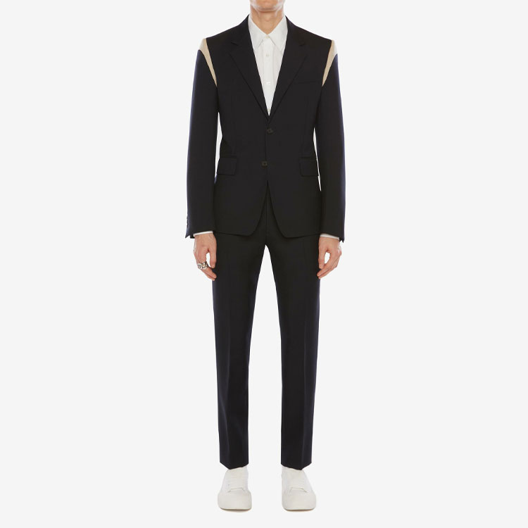 Lookbook Pantalones Cargo de Lana Alexander McQueen FW21 para Hombre. 653529-QRU58-4100