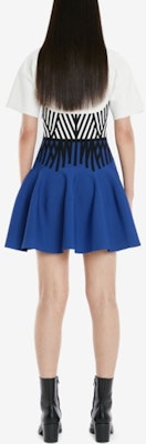 Alexander McQueen FW22 Biru Slim-Fit Waist Spliced Gaun Lengan Pendek 710198-Q1A22-9096 Shop Alexander McQueen FW22 Biru Slim-Fit Waist Spliced Gaun Lengan Pendek 710198-Q1A22-9096