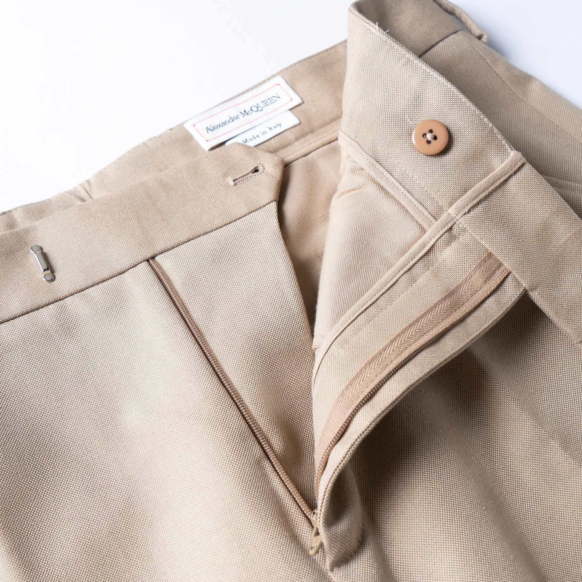 Shop アレキサンダー・マックイーン FW23 カーキ ストレートレッグ ポケット付きパンツ 698542-QTS57-9503