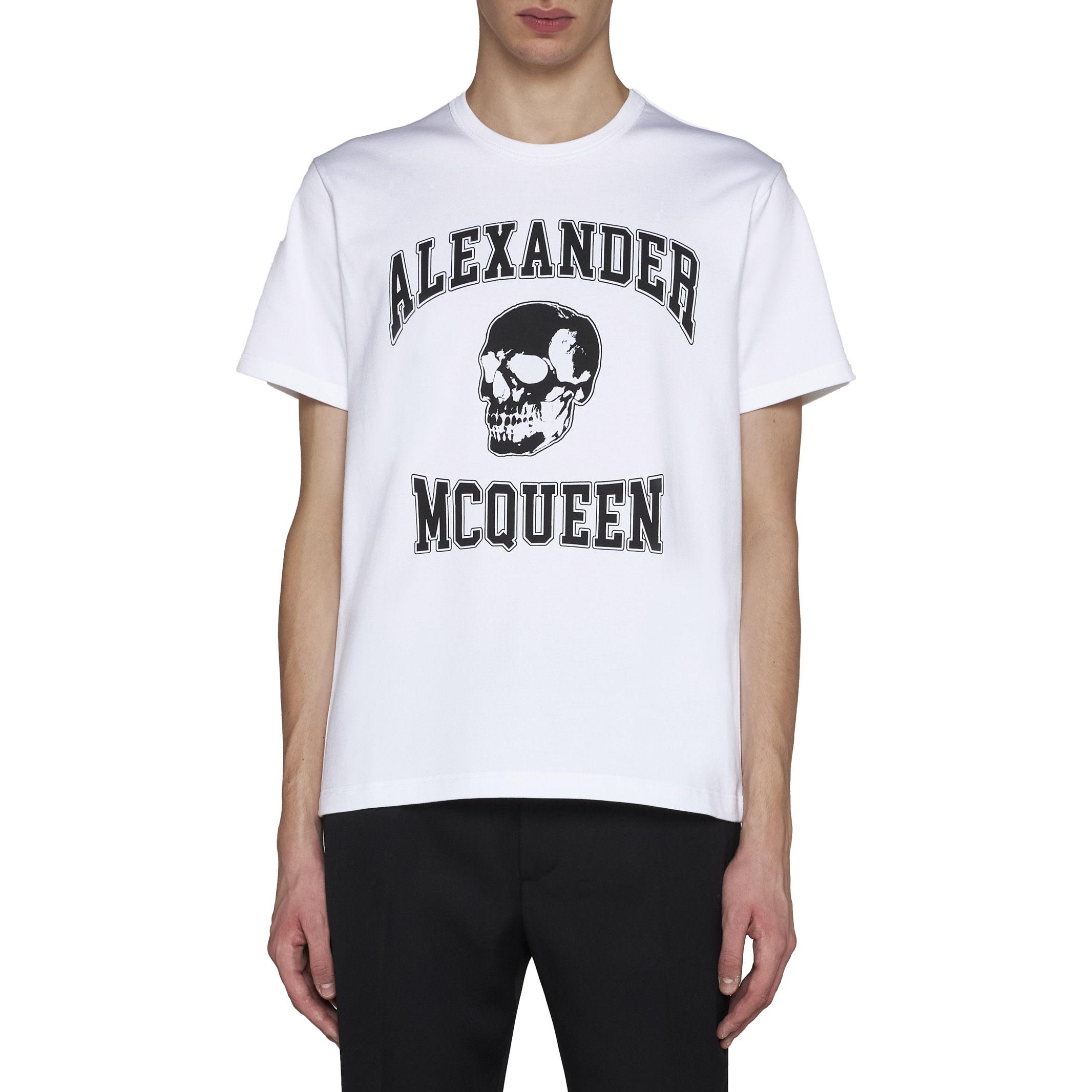 Lookbook Alexander McQueen FW23 Baju T-Shirt Putih Longgar Logo Skull Crewneck. 759442-QTAAW-0909