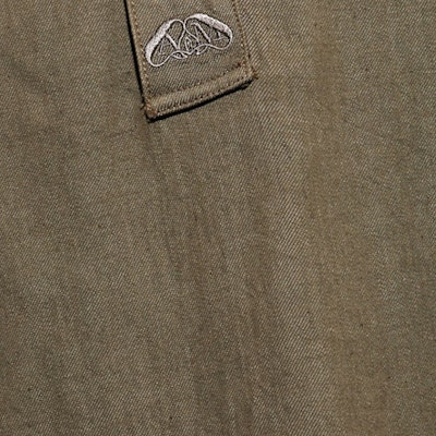 Alexander McQueen FW23 Solid Logo Short Sleeve Shirt Brown 765524-QYAAN-3360 Details for Alexander McQueen FW23 Solid Logo Short Sleeve Shirt Brown 765524-QYAAN-3360