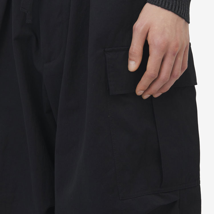 Sizing アレキサンダー・マックイーン FW24 ブラック ワイドレッグ カーゴパンツ ジップポケット付き 801284-QSAA9-1000