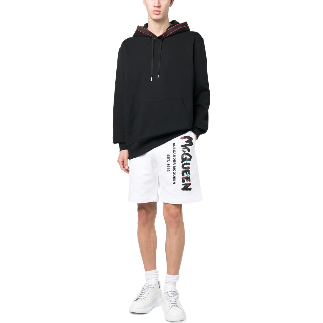 Lookbook Alexander McQueen Seluar Pendek Logo Graffiti Putih SS23 Lelaki Kasual. 727690QUZ360900