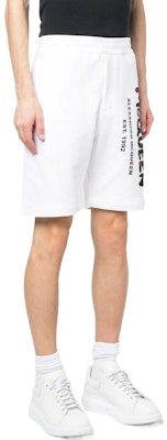 Alexander McQueen Seluar Pendek Logo Graffiti Putih SS23 Lelaki Kasual. 727690QUZ360900 Purchase Alexander McQueen Seluar Pendek Logo Graffiti Putih SS23 Lelaki Kasual. 727690QUZ360900