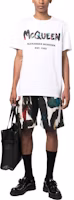 Lookbook Alexander McQueen Graffiti SS23 Letter Print Crew Neck T-Shirt Mens. 727285-QUZ22-0900