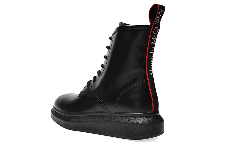 Shop 亚历山大·麦昆黑色光滑皮革混合鞋带靴 665366WHX5U1324
