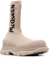 Bota Alexander McQueen Knit Tread Slick 'Graffiti - Beige' 705671-W4TV1-9787 Lookbook Bota Alexander McQueen Knit Tread Slick 'Graffiti - Beige' 705671-W4TV1-9787