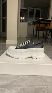 亚历山大·麦昆黑色系带鞋 1221065M31071 Buy 亚历山大·麦昆黑色系带鞋 1221065M31071