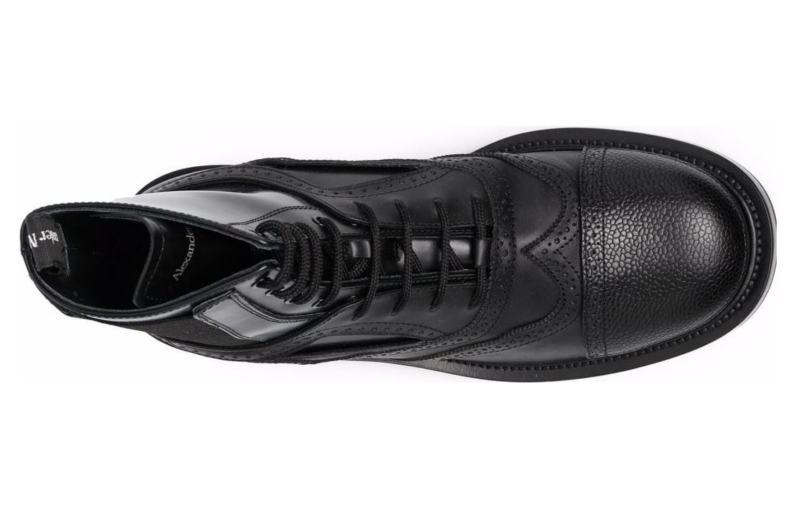 Shop Alexander McQueen Sepatu Bot Kulit 'Hitam' 667912WHRWM1000