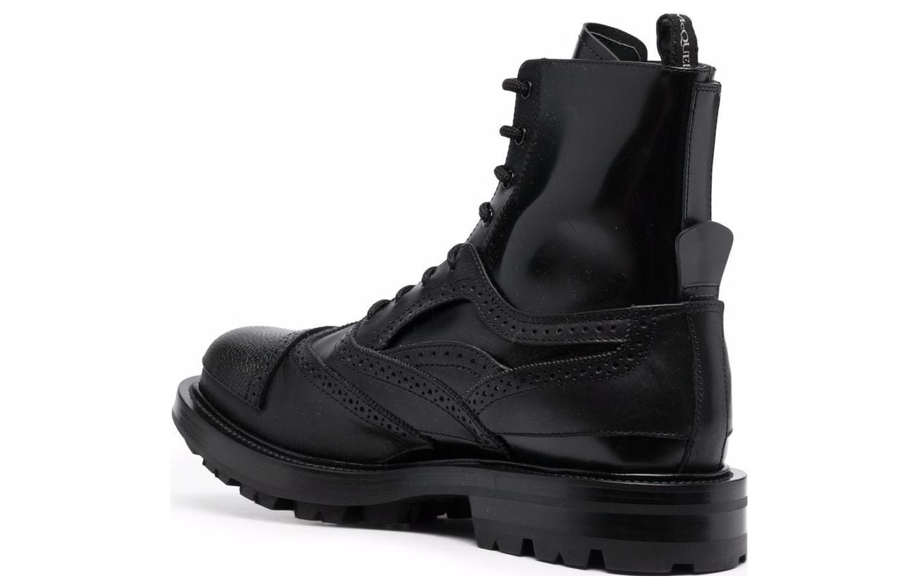 Purchase Alexander McQueen Sepatu Bot Kulit 'Hitam' 667912WHRWM1000