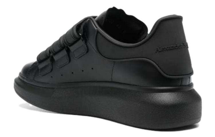 Shop アレキサンダー・マックイーン 黒革スニーカー 750337WIDJK1000