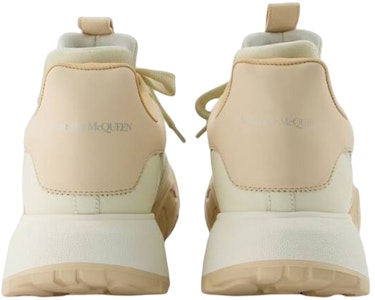 亚历山大·麦昆棕色时尚绑带皮革低帮鞋 721409WIBN28871 Shop 亚历山大·麦昆棕色时尚绑带皮革低帮鞋 721409WIBN28871