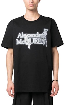 Alexander McQueen Baju T Hitam Cetakan Huruf Lengan Pendek Crewneck 750656-QVZ07-0901 Shop Alexander McQueen Baju T Hitam Cetakan Huruf Lengan Pendek Crewneck 750656-QVZ07-0901
