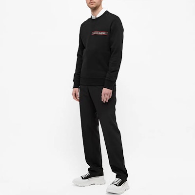 Alexander McQueen Logo Patch Crewneck Sweatshirt Hitam 642663-QRX75-0901 Details for Alexander McQueen Logo Patch Crewneck Sweatshirt Hitam 642663-QRX75-0901