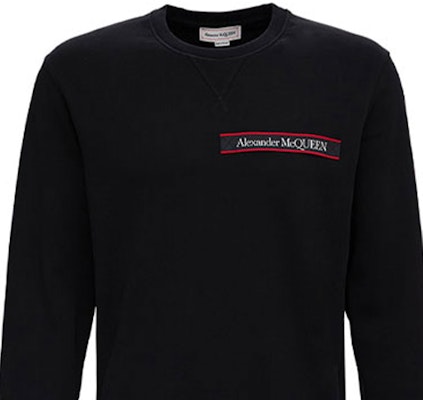 Alexander McQueen Logo Patch Crewneck Sweatshirt Hitam 642663-QRX75-0901 Sizing Alexander McQueen Logo Patch Crewneck Sweatshirt Hitam 642663-QRX75-0901