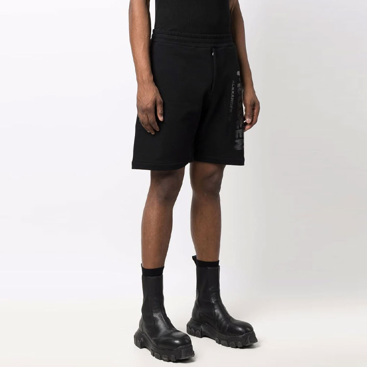 Purchase Alexander McQueen 黑色休閒短褲 Logo 印花 688717-QSZ81-0911