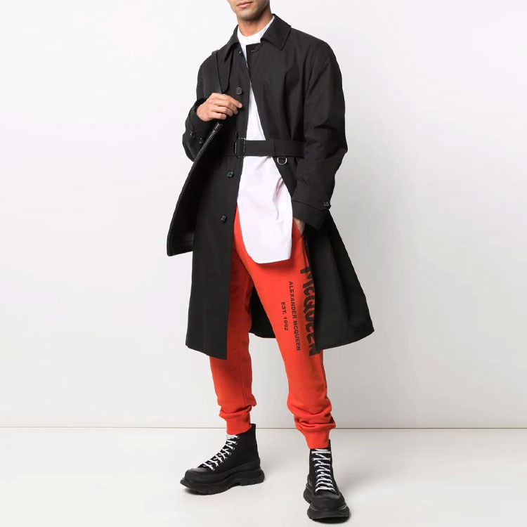 Lookbook Alexander McQueen Seluar Joging Logo Cetakan Jingga. 662580-QRZ71-0909