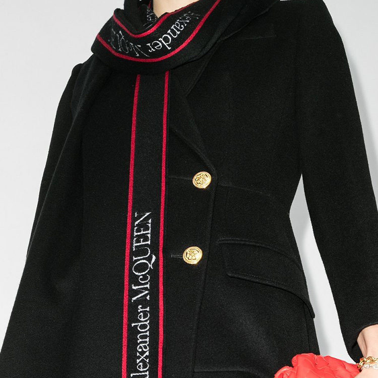 Lookbook Alexander McQueen 黑色標誌圍巾 6262363777Q1074