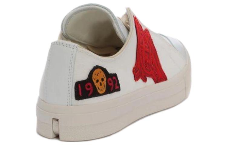 Shop アレキサンダー・マックイーン 白 ローカットスニーカー 457335WHJ8C9026