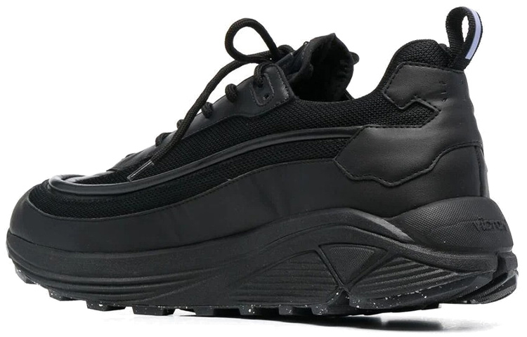 Lookbook Alexander McQueen Sneaker Bassa da Corsa ''Nero'' 652435R27401000