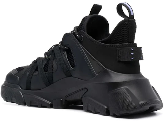 알렉산더 맥퀸 맥큐 디센더 레이스업 스니커즈 '코어 블랙' 652434R28141000 Lookbook 알렉산더 맥퀸 맥큐 디센더 레이스업 스니커즈 '코어 블랙' 652434R28141000