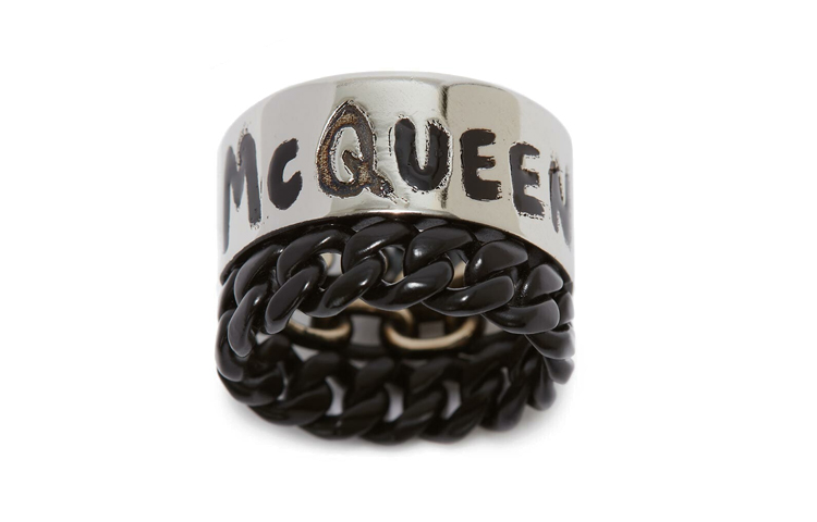 Lookbook Alexander McQueen Metal Letter Graffiti Chain Ring in Antique Silver. 663855IAG2Y1060