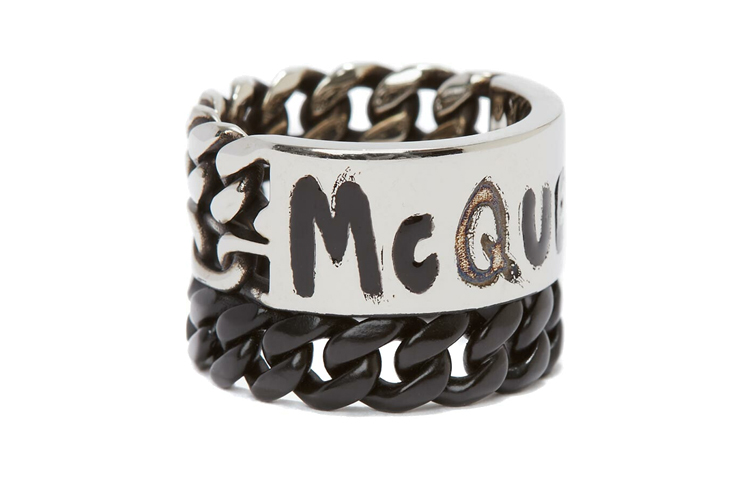 Shop Alexander McQueen Metal Letter Graffiti Chain Ring in Antique Silver. 663855IAG2Y1060