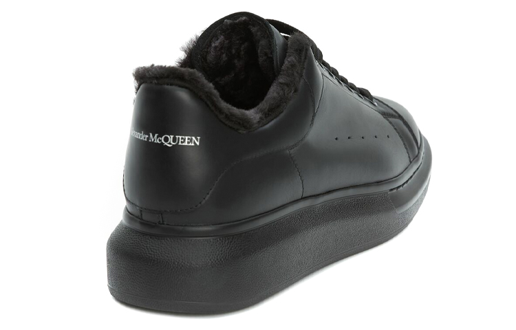 Shop Alexander McQueen Bersaiz Besar Bulu Hitam 604228WHVJX1000