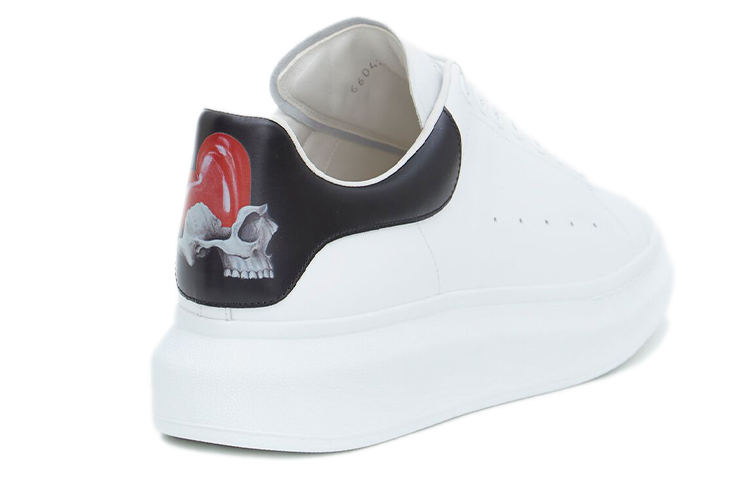 Shop Alexander McQueen Oversized Heart Skull 660426WIA4I9061