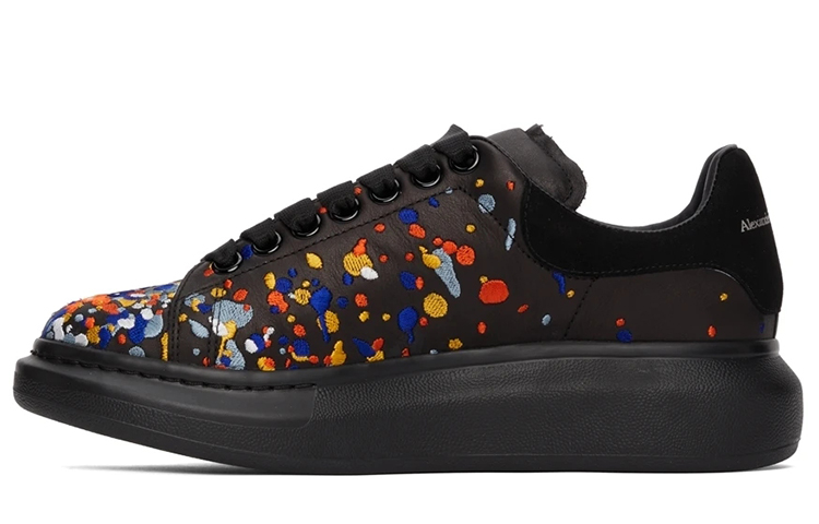 Buy 알렉산더 맥퀸 오버사이즈 페인트 자수 스니커즈 (블랙/멀티) 662649WHZP31049