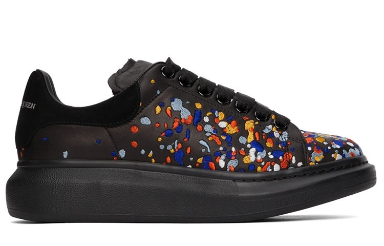 Alexander McQueen Oversized Paint-Embroidery Sneakers 'Black Multicolor' 圖 2