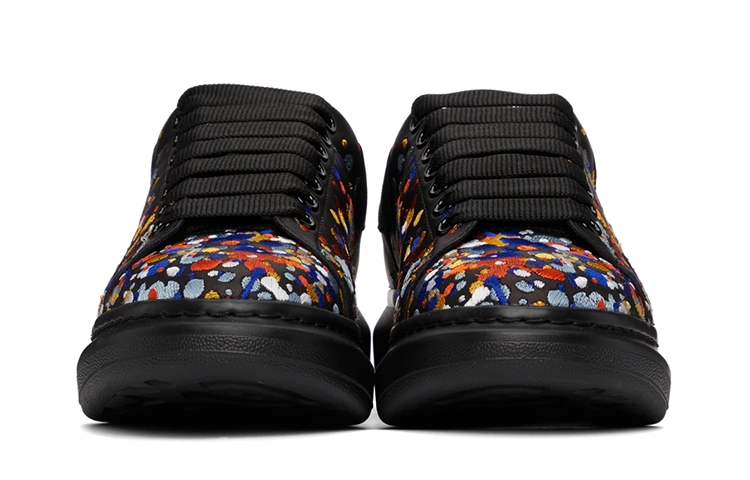 Alexander McQueen Oversized Paint-Embroidery Sneakers 'Black Multicolor' 圖 3