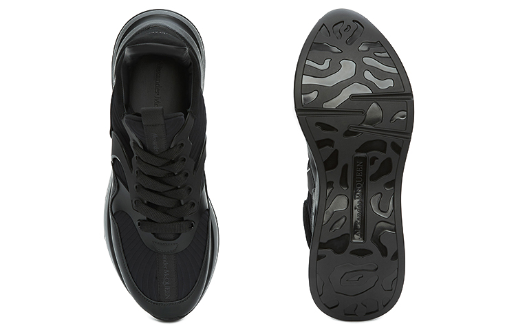 Shop Alexander McQueen Zapatillas Oversized Runner 'Negro' 604281-WHXI1-1081
