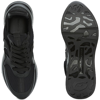 Alexander McQueen Oversized Runner 'Hitam' 604281-WHXI1-1081 Shop Alexander McQueen Oversized Runner 'Hitam' 604281-WHXI1-1081