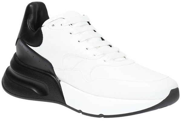 Alexander McQueen Sepatu Oversized Runner 'Putih Hitam' 553683-WHRU3-9034 Order Alexander McQueen Sepatu Oversized Runner 'Putih Hitam' 553683-WHRU3-9034
