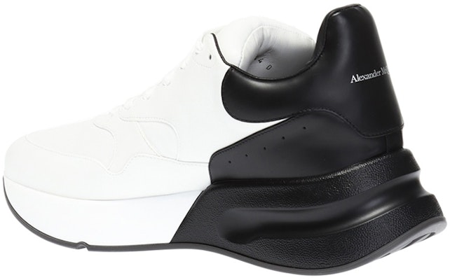 Alexander McQueen Sepatu Oversized Runner 'Putih Hitam' 553683-WHRU3-9034 Lookbook Alexander McQueen Sepatu Oversized Runner 'Putih Hitam' 553683-WHRU3-9034