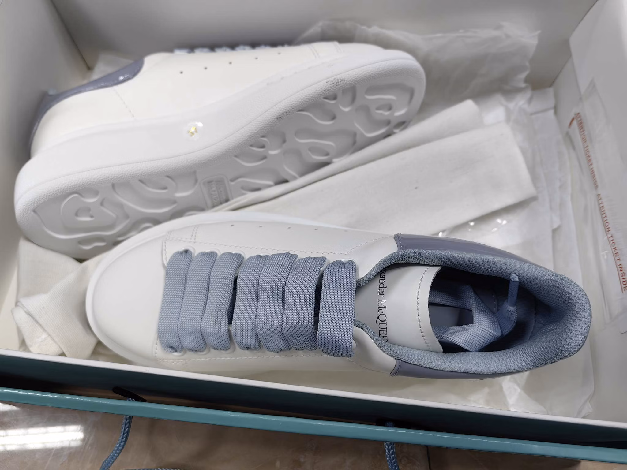 alexander-mc-queen-oversized-sneaker-blue-white-patent-jcmq-901232-a