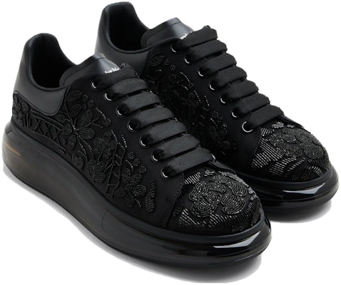 알렉산더 맥퀸 오버사이즈 스니커즈 '보태니컬 비즈 자수 - 블랙' 730080W4TL91073 Shop 알렉산더 맥퀸 오버사이즈 스니커즈 '보태니컬 비즈 자수 - 블랙' 730080W4TL91073