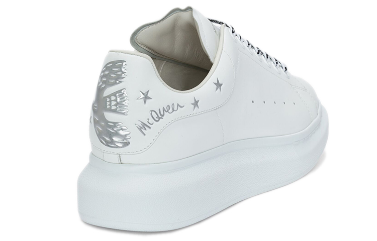 Shop アレキサンダー・マックイーン オーバーサイズスニーカー (ホワイト) 684210WIB9K9071