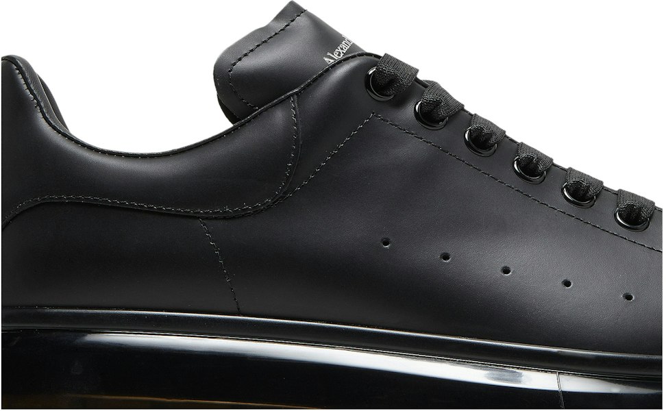 Alexander McQueen Oversized Sneaker ''Clear Sole - Zwart'' 604232WHX981000 Lookbook Alexander McQueen Oversized Sneaker ''Clear Sole - Zwart'' 604232WHX981000