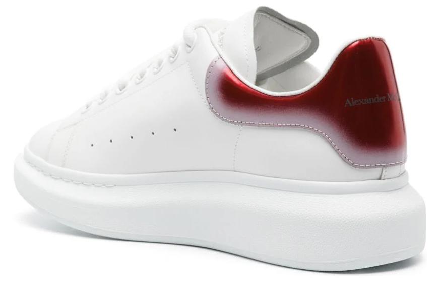 Shop アレキサンダー・マックイーン オーバーサイズスニーカー (白/赤) 777367-WIE9G-8733